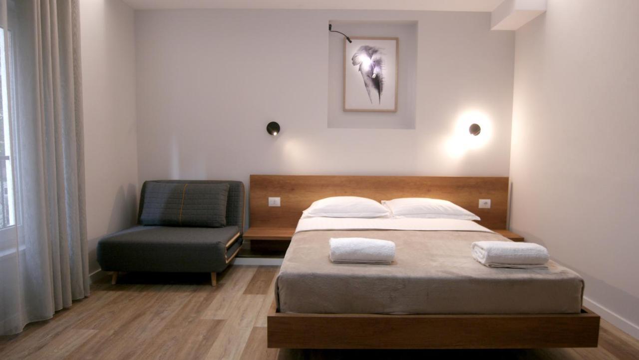 Koni'S Studio Apartments Tirana Exterior foto